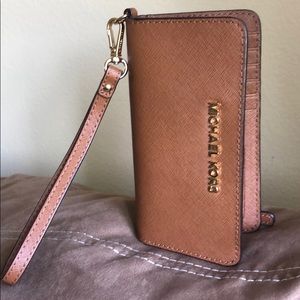 Michael Kors Phone/Wallet